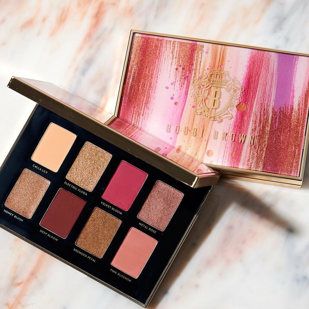 まばたきするたびに煌めくまぶたへ...

【ボビイ ブラウン】より人気の『リュクス アイシャドウ』が全8色入ったブランド史上最高峰のパレッ