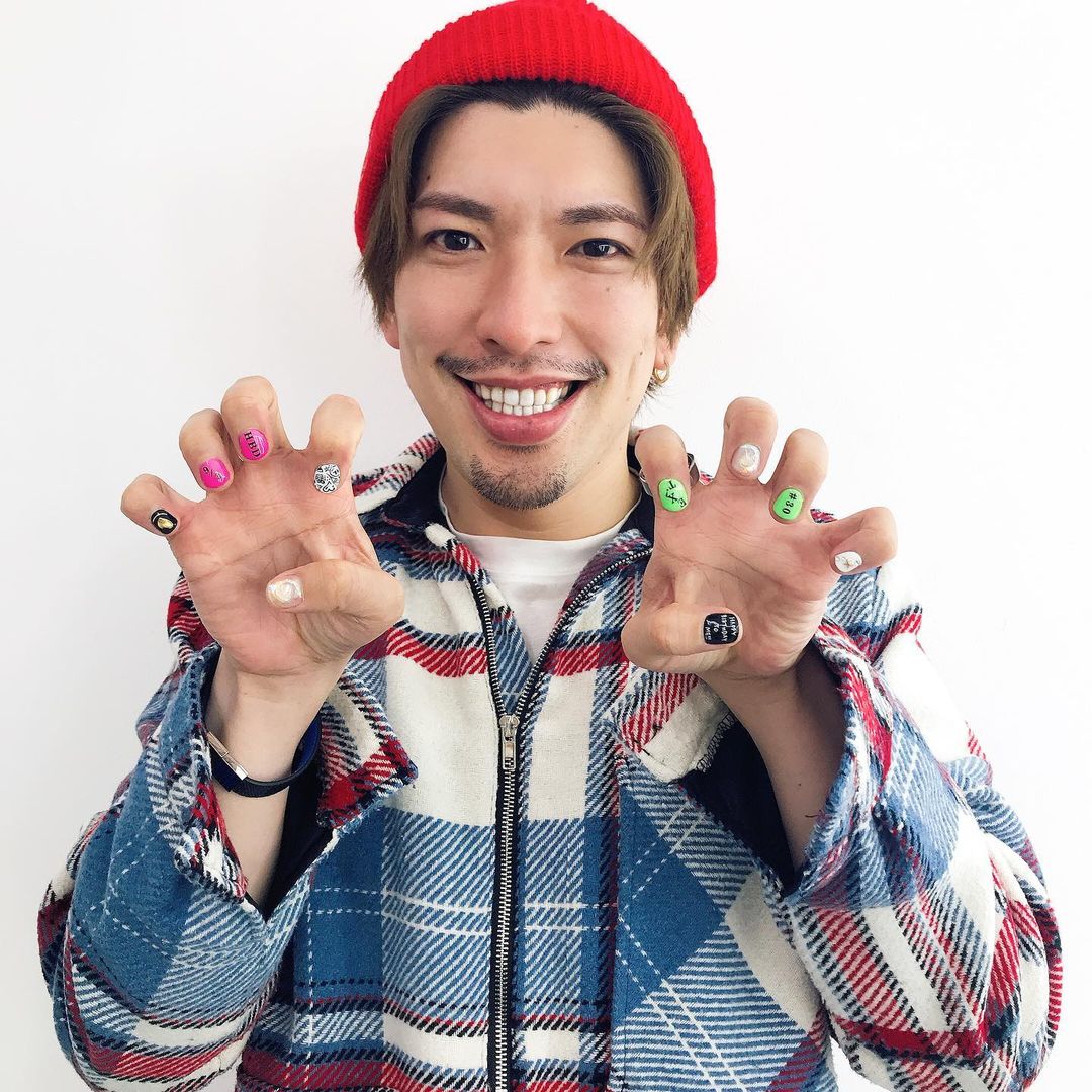 Exit りんたろー さん お誕生日おめでとうございます ご自身でデザインを考えたお誕生日ネイルもとっても可愛くて さすが美容男子 コン Magmoe Exit りんたろー さん お誕生日おめでとうございます ご自身でデザインを考えたお誕生日ネイルもとっても可愛くて さすが美容男子 コン Magmoe