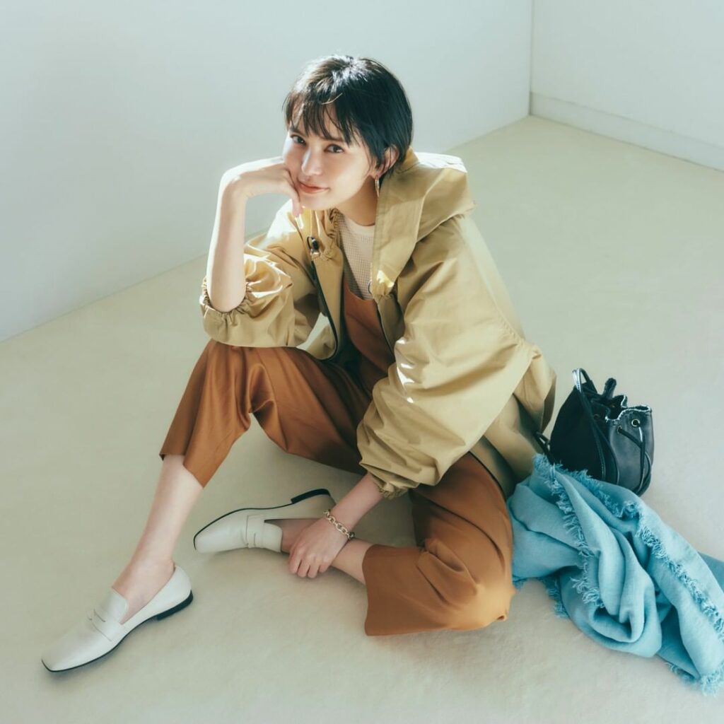 ▷マスク時代は、私らしさを靴に託す

 #LEE4月号 本日発売 ♡

───────────────

試し読みはプロフィールのURLから！﻿
→ @mag