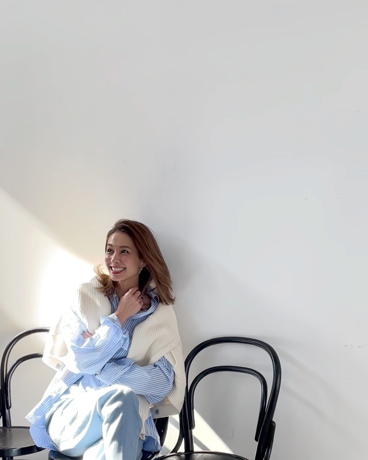 .
撮影中に会話を始める
チャーミング（死語かも）なイナトモさん
本日3月5日イナトモwebの最新記事が
STORYwebにて公開されました
今回は、娘さん