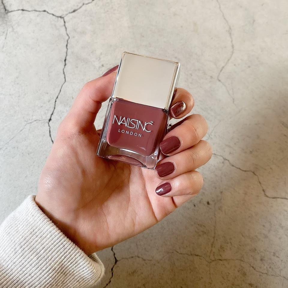 モデルの田中里奈 Tanakaofficial さんがテラコッタレッドの褒められネイルをご紹介してくださいました 書籍の執筆や 企業とコラボした商品プロ Magmoe