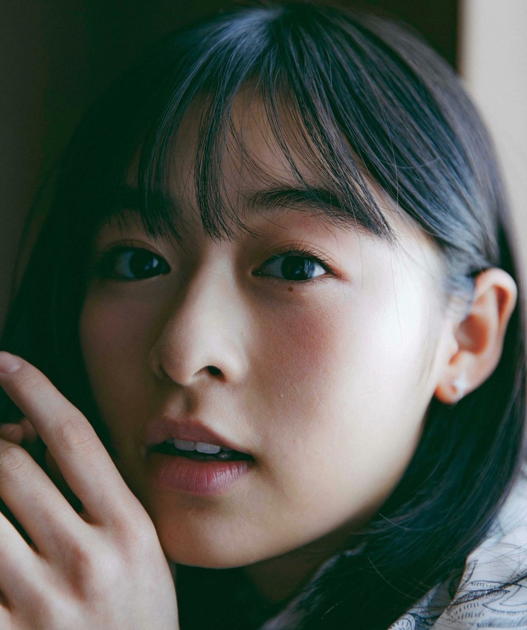 現在発売中のwith4月号 生まれ変わってもまた私に生まれたい にてインタビューさせていただいている森七菜さん 撮影中 何か音楽をかけようということ Magmoe