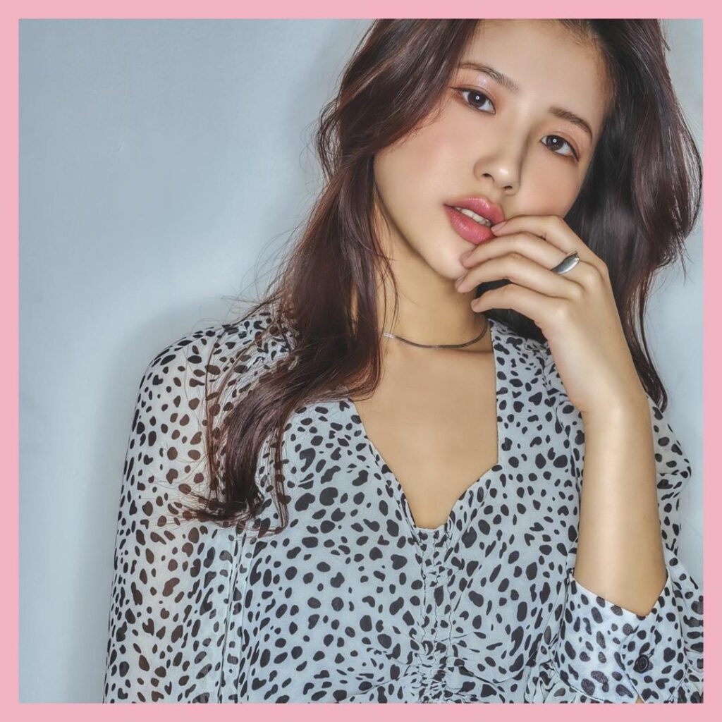 新作が出るたびバズる
ロムアンドのリップ
@romandyou 
@romand_jp 

今回はそんなリップで
できる最旬韓国メイクを紹介中