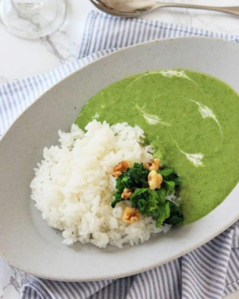 【#エルグルメレシピ 】ペースト状にした菜の花のグリーンが美しい、ヘルシー派にもおすすめのカレー。仕上げの生クリームがSNS映えの立役者にヨーグルトで代用しても 【#エルグルメレシピ 】ペースト状にした菜の花のグリーンが美しい、ヘルシー派にもおすすめのカレー。仕上げの生クリームがSNS映えの立役者にヨーグルトで代用しても
