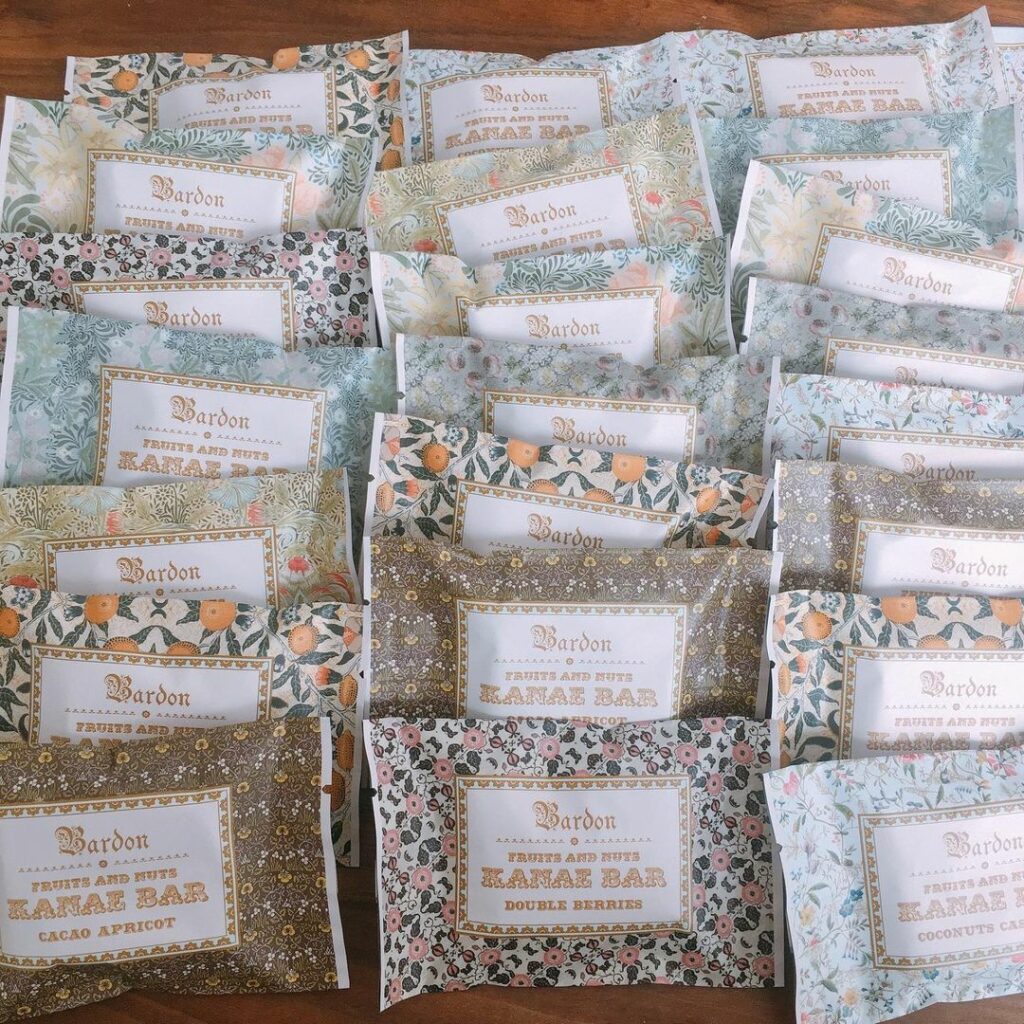 ヘルシーでおいしいおやつの定期便﻿
﻿
ライターさんに教えていただいてから、すっかりハマってしまった、ナッツとドライフルーツのおやつ、｢Kanae Bar｣。﻿