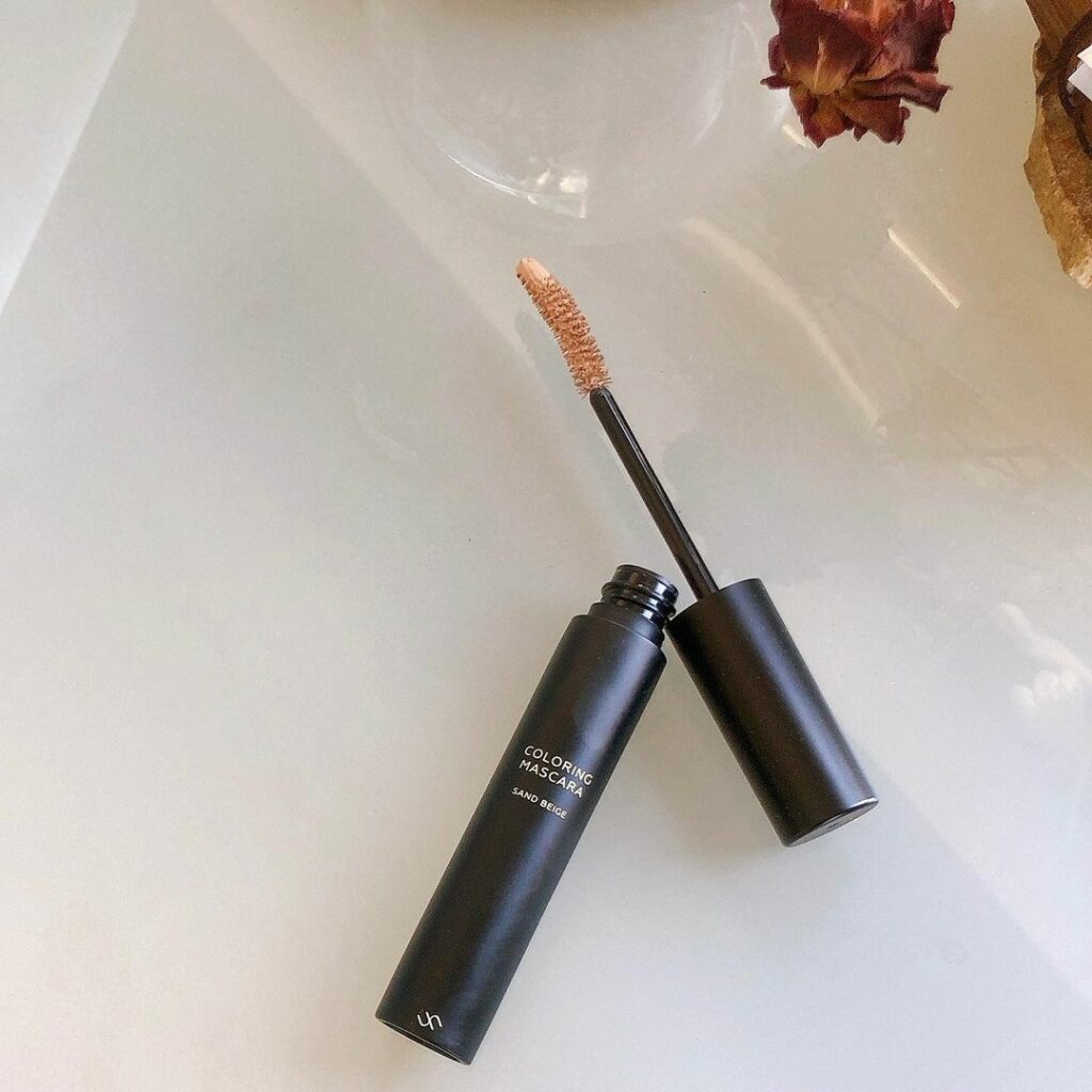 BAILA エディターズのリレー式コラム。第244回は、まつげに春を添えてくれる「uneven」のサンドベージュのマスカラ
﻿
一気に春感が増してきて、顔の衣替