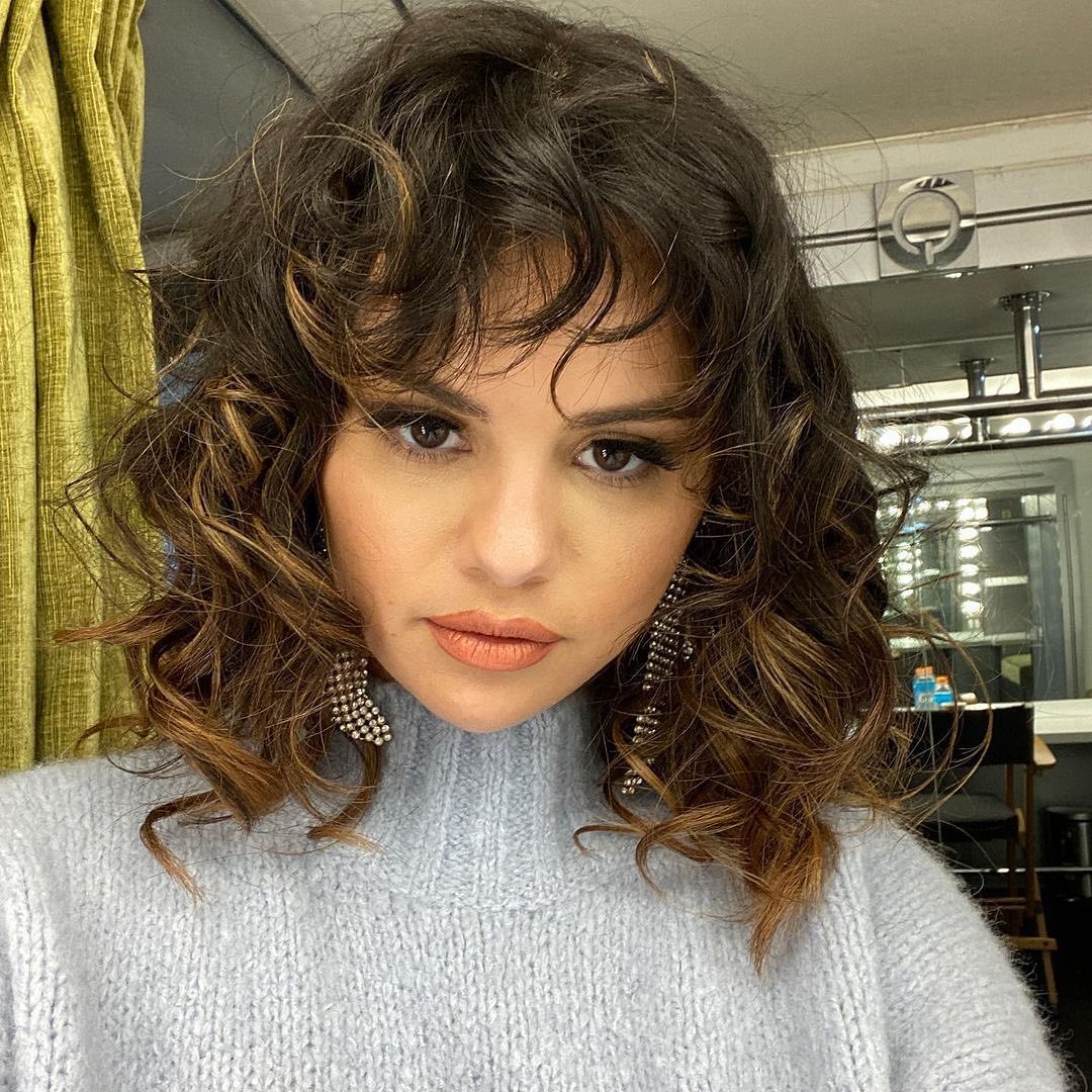 Ellebeauty 一見 難易度が高そうなカールヘアだけど 実は巻き方やボリュームの加減によってその表情はさまざま カールの強さによってはヘアアレンジまで叶 Magmoe