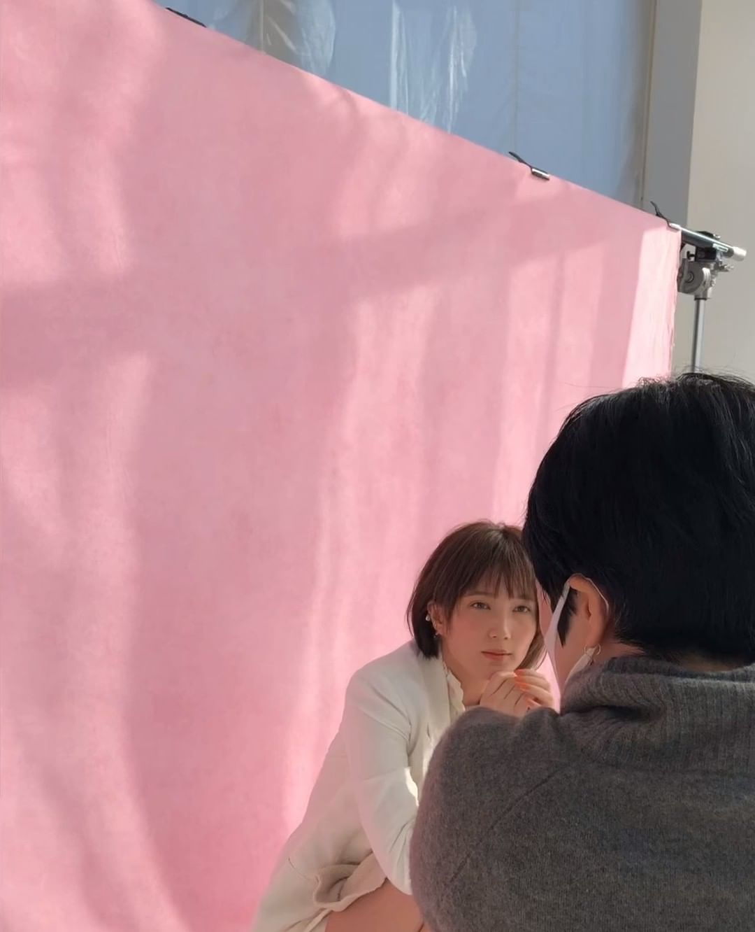 本田翼 眩しい顔も可愛すぎ More4月号オフショット フォトグラファーに撮るよ と言われ カメラの方向を見るのですが 実はすっごく眩しいのです いい Magmoe 本田翼 眩しい顔も可愛すぎ More4月号オフショット フォトグラファーに撮るよ と言われ カメラの方向を見るのですが 実はすっごく眩しいのです いい Magmoe