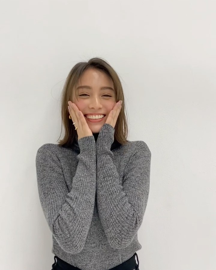 今月のカバーガール、カレンちゃんからのメッセージはこちら表紙撮影直後のリラックスした様子が伝わってきます＾＾

そして本日19時からはOggi×Theoryのコ