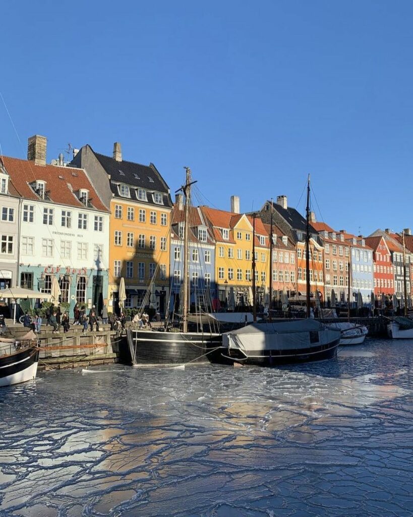 【エディターFUMINAの海外移住体験記 】デンマーク流・北欧のロックダウン期間中の過ごし方﻿
﻿
東京からデンマークの首都コペンハーゲンへお引越ししたエディタ