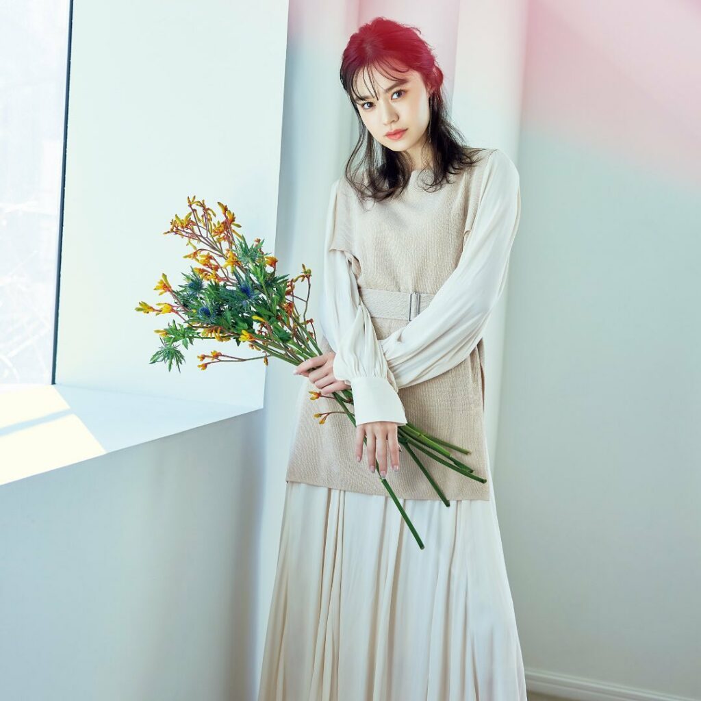 4月号sweet×ココ ディールコラボ連載は、大人可愛い野崎智子さんが登場
野崎智子さんが着ているのは、「ココ ディール×sweetコラボ」のニットベストつきの 4月号sweet×ココ ディールコラボ連載は、大人可愛い野崎智子さんが登場
野崎智子さんが着ているのは、「ココ ディール×sweetコラボ」のニットベストつきの