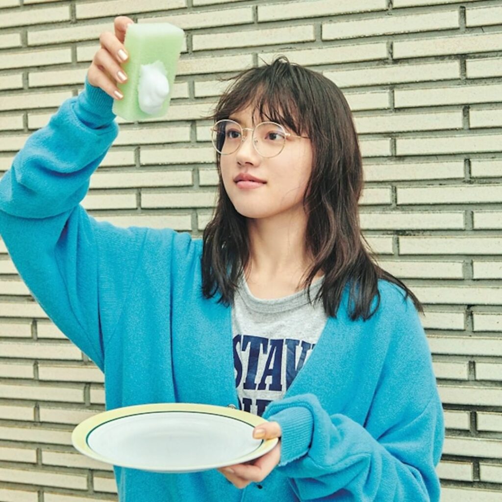 #清原果耶 に「生活」のこだわりを聞いてみた

　朝は出かける2時間前に起きる
　食器洗いはちょっとニガテ
　取り入れたい新習慣はランニング

みんなは日々の暮