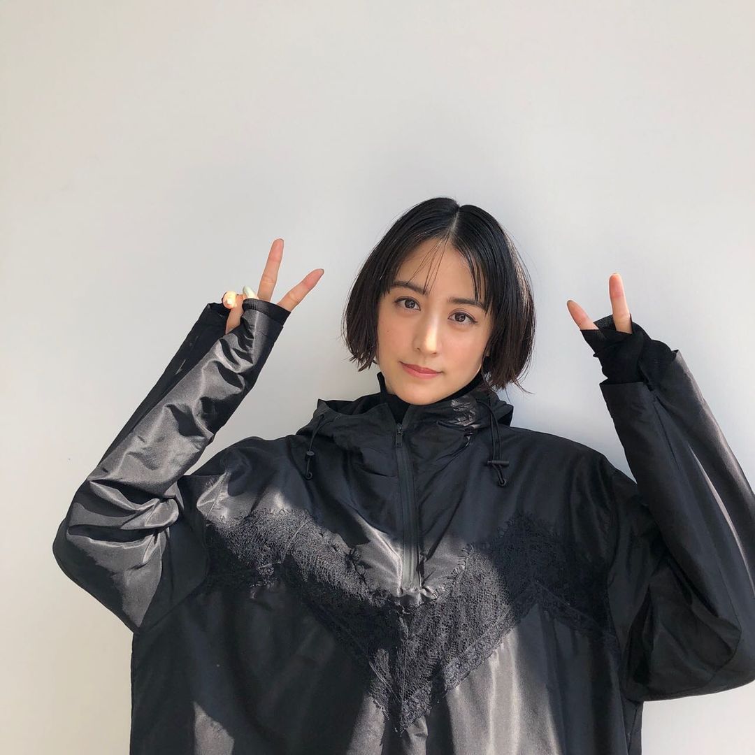 発売中のbaila4月号では 山本美月さんのヘアスタイルを特集中 一年ほど前 役作りのためにロングからばっさりショートにした山本さん 髪を切って変わった Magmoe 発売中のbaila4月号では 山本美月さんのヘアスタイルを特集中 一年ほど前 役作りのためにロングからばっさりショートにした山本さん 髪を切って変わった Magmoe