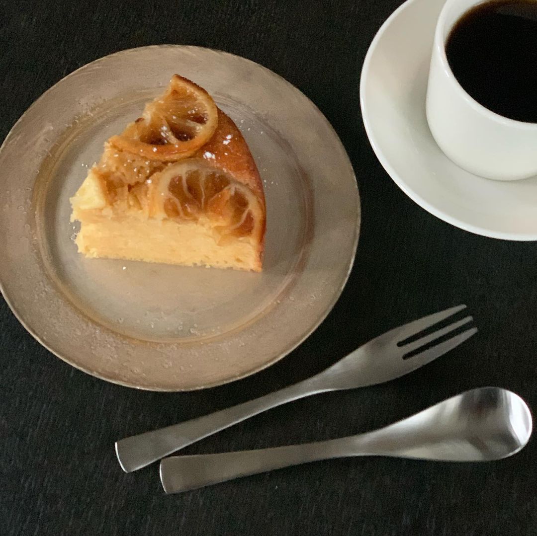 レモンヨーグルトケーキにはまっていて二週連続で作りました 上に乗せたレモンはレモンシロップを作ったときに出来上がりシロップから取り出した大量の輪切り レモン 冷蔵 Magmoe レモンヨーグルトケーキにはまっていて二週連続で作りました 上に乗せたレモンはレモンシロップを作ったときに出来上がりシロップから取り出した大量の輪切り レモン 冷蔵 Magmoe