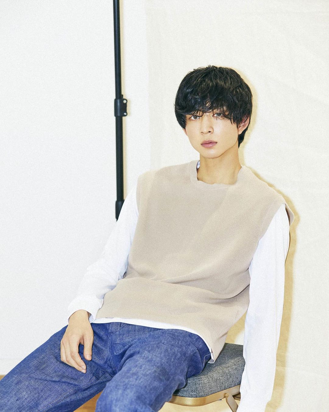 ユニクロで今買ってこの春着たい服を 鈴木仁とスタイリストの井田正明さんが真剣に選んできた 1 ウォッシャブルオーバーサイズニットベスト 鈴木 この春に着 Magmoe