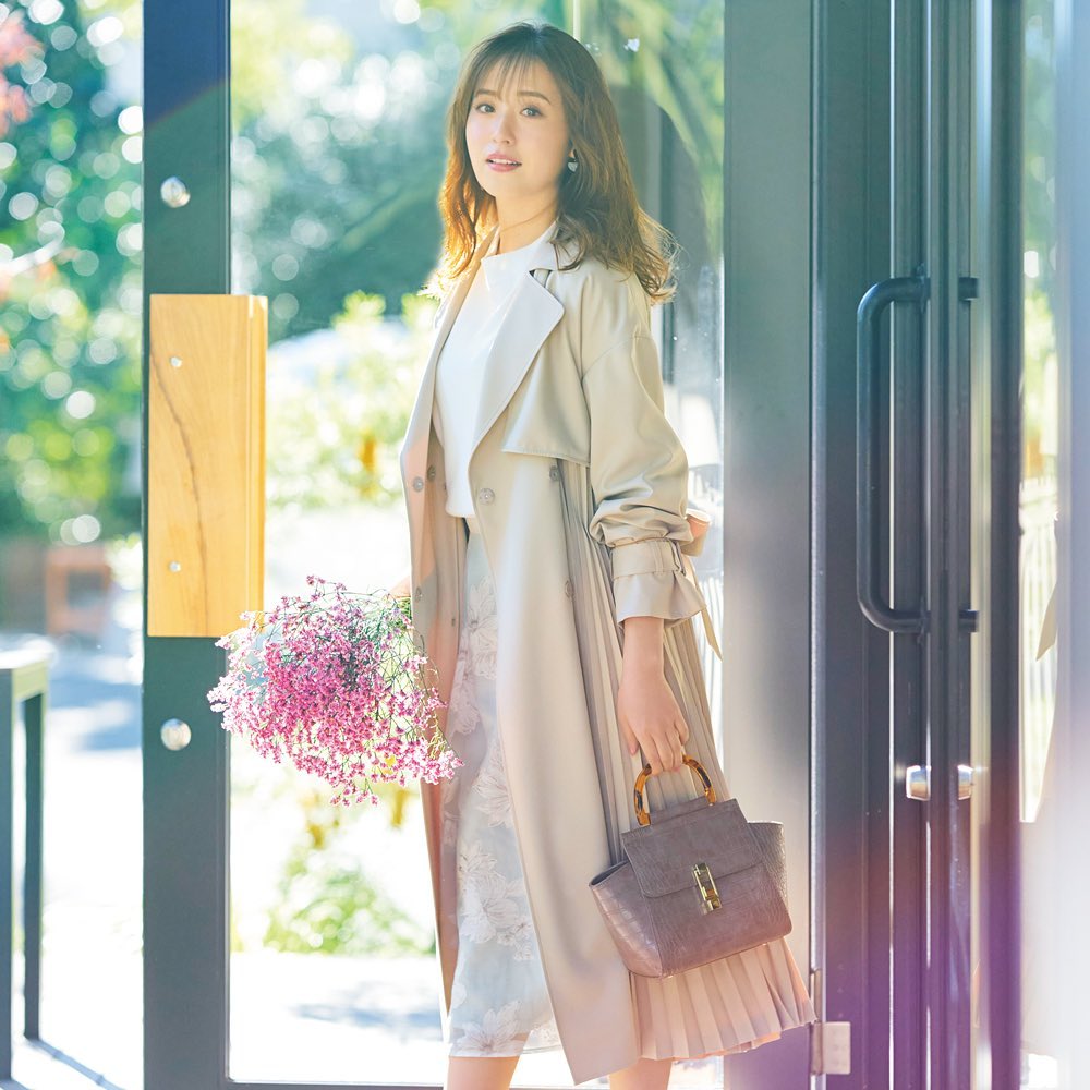 4月1日 毎日レディコーデ 今日から４月 新しい年度 新しいスタートは花柄スカートで 花を買って帰るのもいいですね アイテムの詳細は美人百花 Com Magmoe
