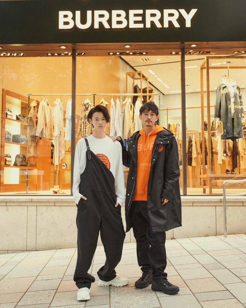 スナップ:窪塚洋介も親子で来場 家族で楽しめる「バーバリー」日本初のコンバイン型ストア開業を祝福
「バーバリー(BURBERRY)」は、東京・六本木ヒルズにウ スナップ:窪塚洋介も親子で来場 家族で楽しめる「バーバリー」日本初のコンバイン型ストア開業を祝福
「バーバリー(BURBERRY)」は、東京・六本木ヒルズにウ