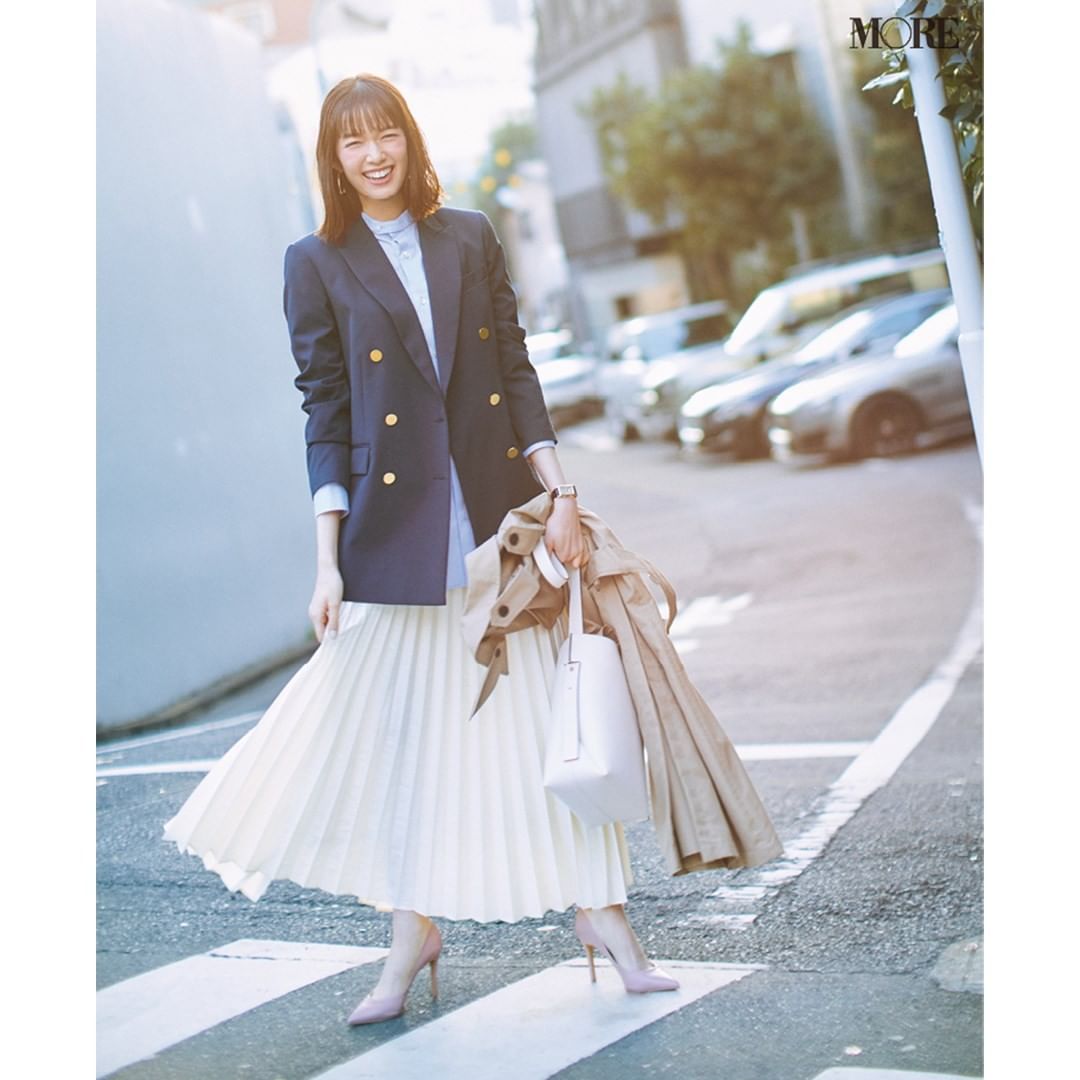 お仕事服コーデに迷ったら フレンチシック にトライ きちんと や 上品 だけじゃない 着ていて楽しいしゃれ感も手に入るから 気持ちが上がるお仕事服はフ Magmoe