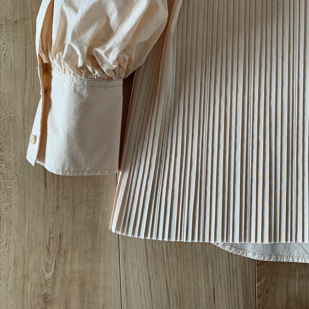 【30代に幸せをくれるものvol.6】
新しく購入した春色のトップス。
散ってしまった桜の気分を取り戻す気持ちで、COSで2枚購入しました♪
.
クリーミー 【30代に幸せをくれるものvol.6】
新しく購入した春色のトップス。
散ってしまった桜の気分を取り戻す気持ちで、COSで2枚購入しました♪
.
クリーミー