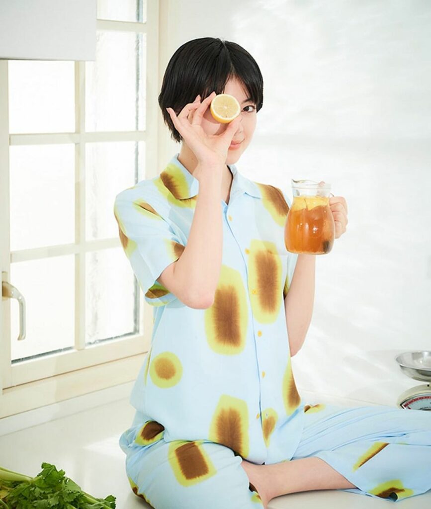 【半径5mのサステナブル】人気モデル、森 星さんの連載、第三回！セロリもレモンも使いきる！気分よく料理を楽しむTIPS編
セロリの葉も茎も無駄なく、おいしく使い