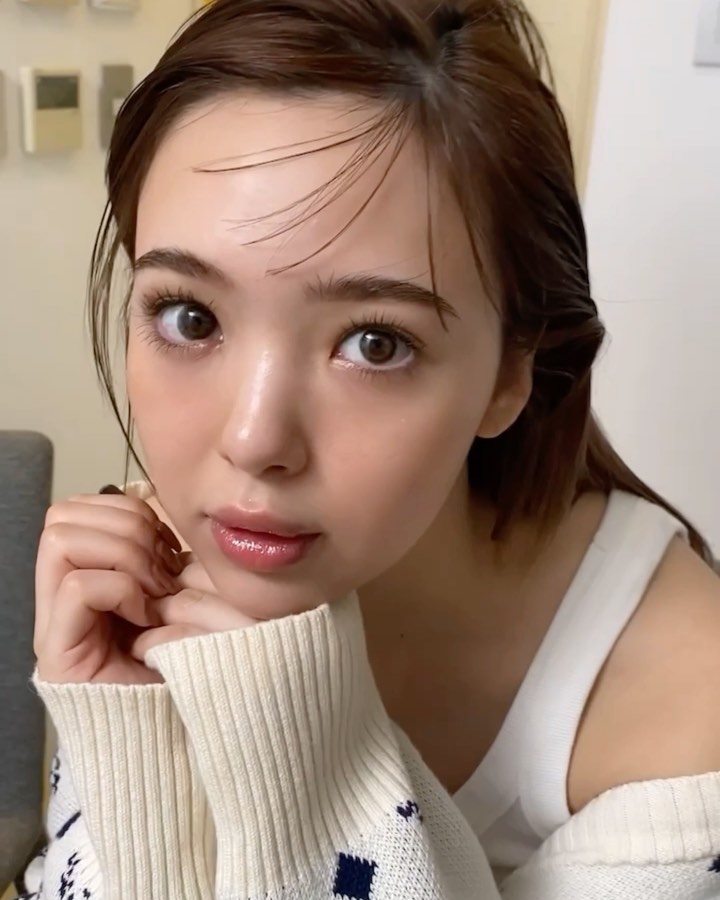 Exitのyoutubeチャンネルでも話題 Vivi5月号 にこるとかねちいちゃいちゃデートなう 企画からニコルのゴールドつやメイクの 動画をお届け Magmoe Exitのyoutubeチャンネルでも話題 Vivi5月号 にこるとかねちいちゃいちゃデートなう 企画からニコルのゴールドつやメイクの 動画をお届け Magmoe