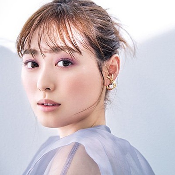 \福原遥さんが気になる2021春メイク／ 【いつもはブラウンメイクが多めだけど春らしいフェミニン顔にトライ♪】 ・ 年齢も個性も違う、十人十色