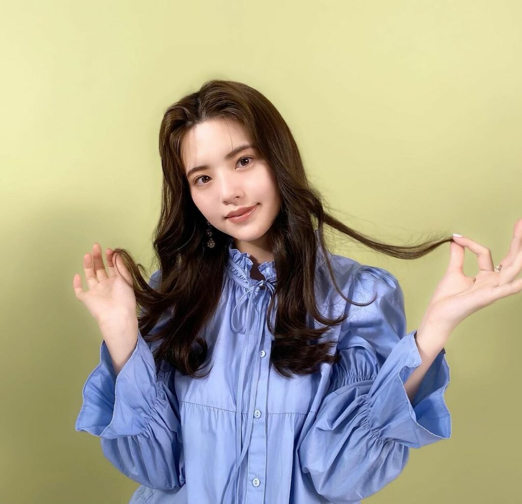 ノンノ5月号から #ヨシンモリ のゆうかオフショこんな女神巻きがストレートアイロン1本で作れちゃうんです詳しいスタイリングのHOW TOは本誌＆ウェブをチェック