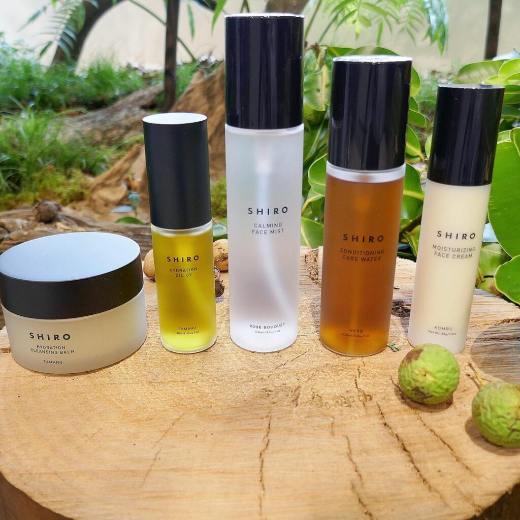 ＼SHIROから、植物の力だけでSPFを叶えた“日焼け止め美容液”が誕生！／
化学的な紫外線吸収剤や紫外線散乱剤を一切使用していないSHIROの新日焼け止め美容