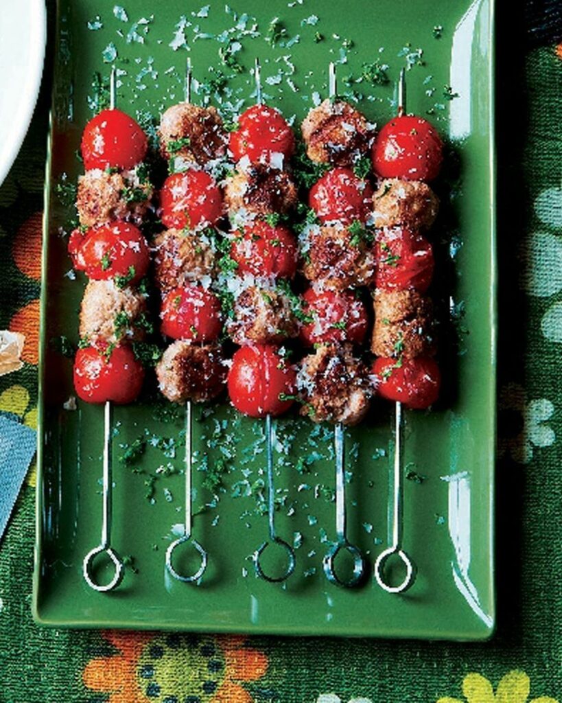 【#BBQレシピ 】イタリアの肉団子、ポルペッティーニとミニトマトを串にさして焼くだけ! 口の中ではじけるトマトが極上のソースにパルミジャーノ・レッジャーノとパ 【#BBQレシピ 】イタリアの肉団子、ポルペッティーニとミニトマトを串にさして焼くだけ! 口の中ではじけるトマトが極上のソースにパルミジャーノ・レッジャーノとパ