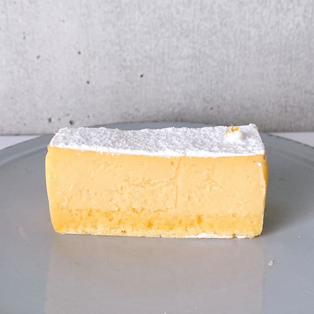 チーズそのものかと思うくらい濃厚な 銀座ウエストのゴルゴンゾーラチーズケーキ あの独特な香りと塩味を楽しめる大人の味です 正直コーヒーよりも ワインに一番合いそ Magmoe チーズそのものかと思うくらい濃厚な 銀座ウエストのゴルゴンゾーラチーズケーキ あの独特な香りと塩味を楽しめる大人の味です 正直コーヒーよりも ワインに一番合いそ Magmoe