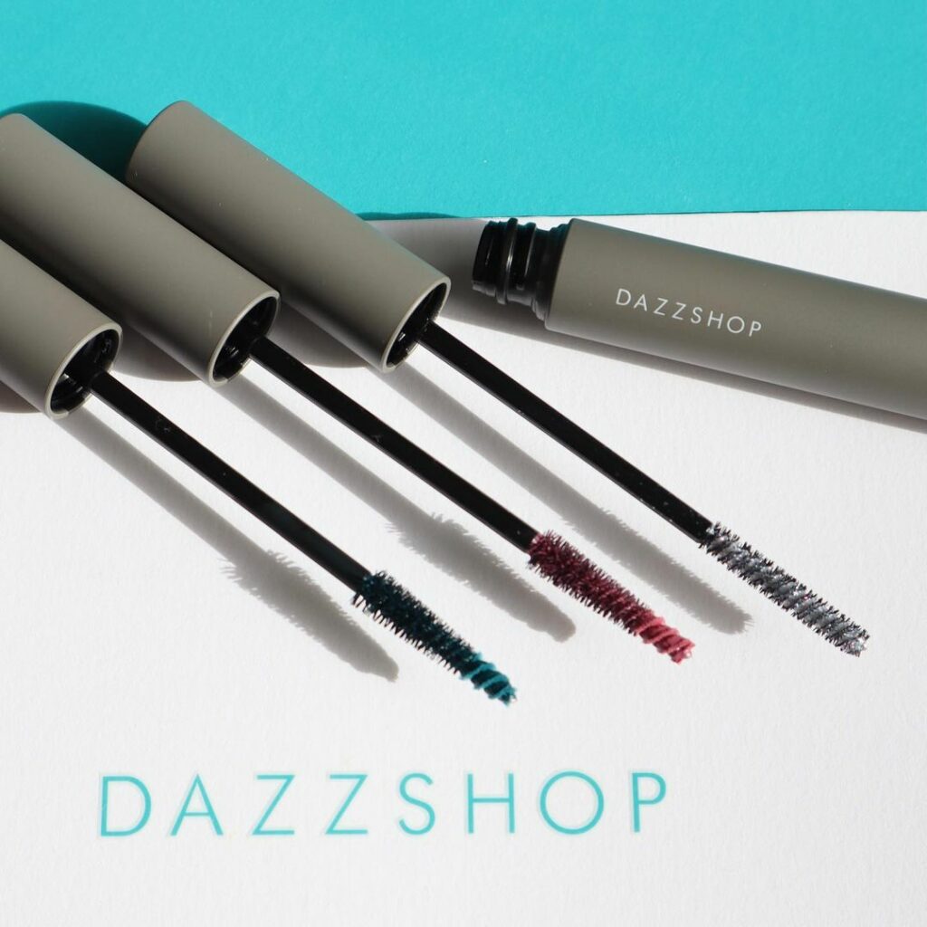 ＼#ダズショップ のサマーコレクション情報をお届け♪／﻿
﻿
今回発売されるのは、ニュアンスEYEをもたらしてくれるマスカラと、さらさら美肌をつくりあげるフェイ