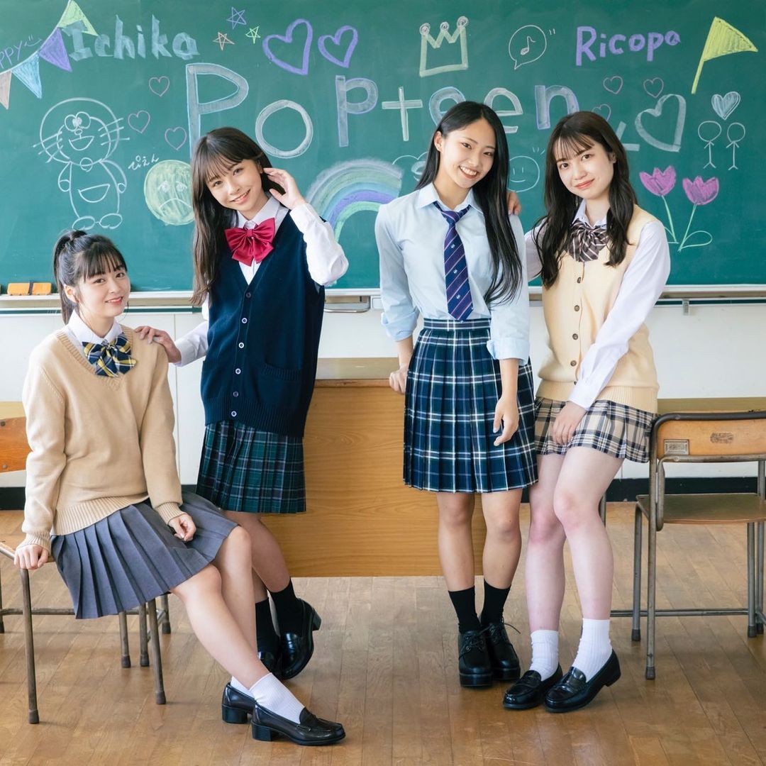 学校トレンド比べてみた 企画のアザーカット 高校生レギュモと中学生ミディモで 学校メイク ステショ 制服の着こなし 休み時間のネタ いろいろ比べてみたよ Magmoe 学校トレンド比べてみた 企画のアザーカット 高校生レギュモと中学生ミディモで 学校メイク ステショ 制服の着こなし 休み時間のネタ いろいろ比べてみたよ Magmoe