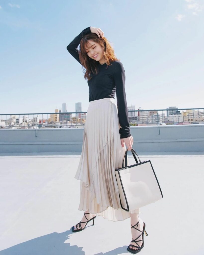 5月8日、今日の東京は晴れ時々曇り。最高気温26度、最低気温13度の予報です（気象庁調べ・17時発表）。
連日のぐずついた天気が嘘のように晴れやかな今日のコーデ