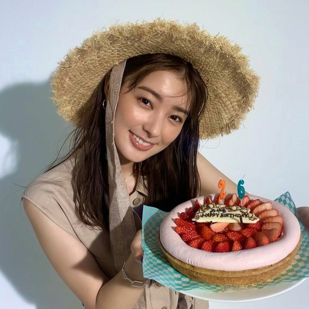 本日の撮影にて﻿
9日お誕生日だったみやものお祝いをしました﻿
改めて、おめでとう〜﻿
﻿
ちなみに今日の撮影は、6月発売の8月号美容企画！ 発売はもう少し先で