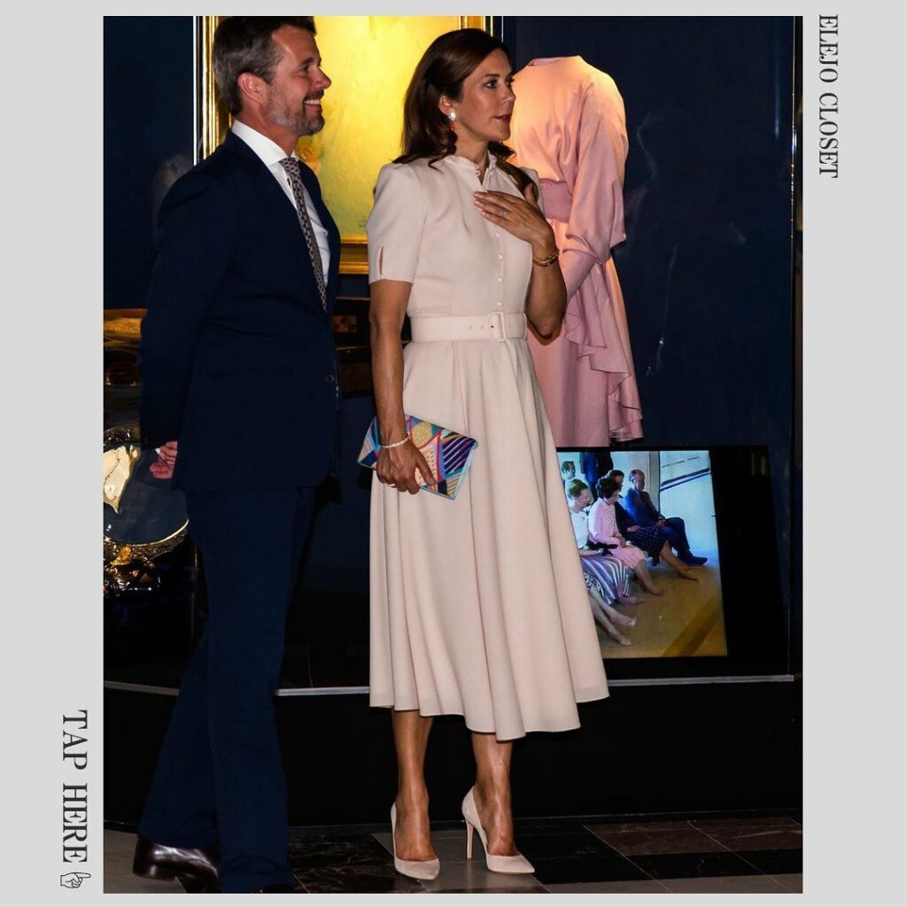 メアリー妃の全身まねっこコーデがインスタから買える！
画像をタップ→商品タグをタップすると、購入できるサイトに飛びます♪

編集部おすすめのコーディネートが即実