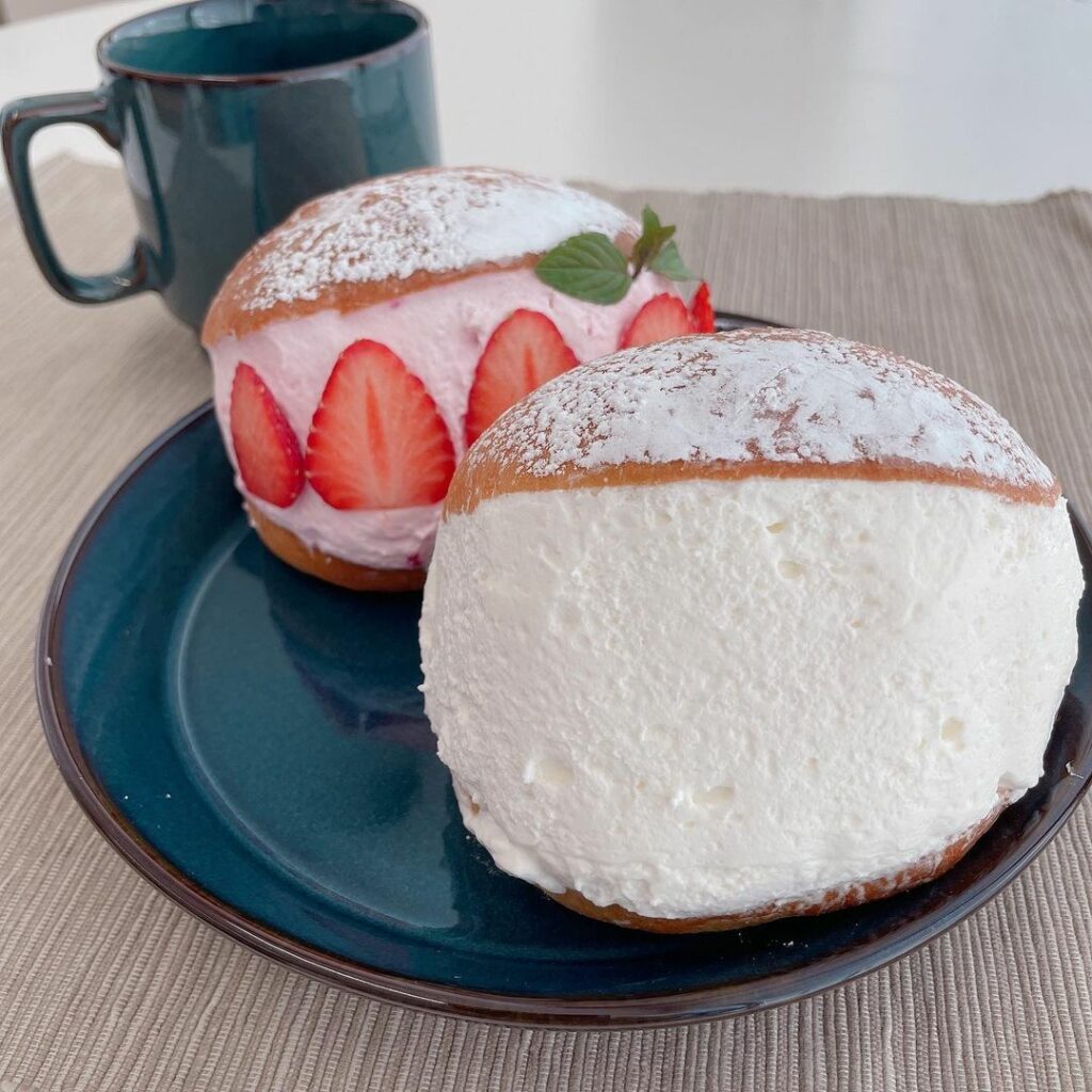 SNSでも超話題!
21年大ブレイク中の新スイーツ
EATALYの「マリトッツォ」
【30代に幸せをくれるものVol.26】
BAILA編集部員の SNSでも超話題!
21年大ブレイク中の新スイーツ
EATALYの「マリトッツォ」
【30代に幸せをくれるものVol.26】
BAILA編集部員の