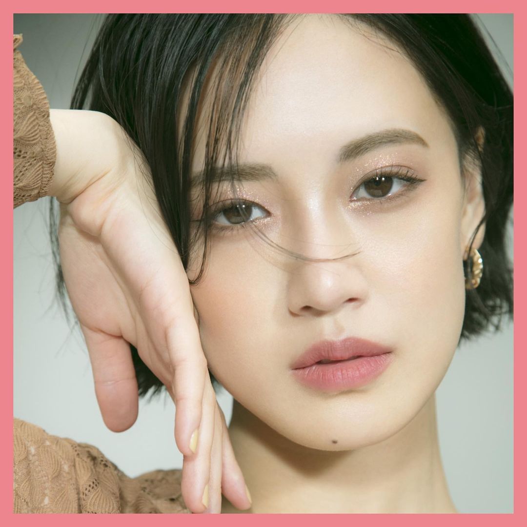 Clioの プロアイパレットミニ で ピュアな印象のニュアンスメイク 普段の夏恋を韓国コスメで韓国メイクしたら綺麗すぎるお姉さんに 目元に清純なグラデーショ Magmoe Clioの プロアイパレットミニ で ピュアな印象のニュアンスメイク 普段の夏恋を韓国コスメで韓国メイクしたら綺麗すぎるお姉さんに 目元に清純なグラデーショ Magmoe