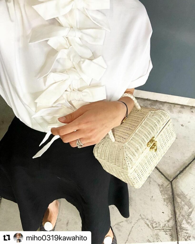 フツウになりがちなモノトーンスタイルを華やかに着こなすには？

「SEVEN TEN by MIHO KAWAHITO」のディレクターでありママでもある#川人未