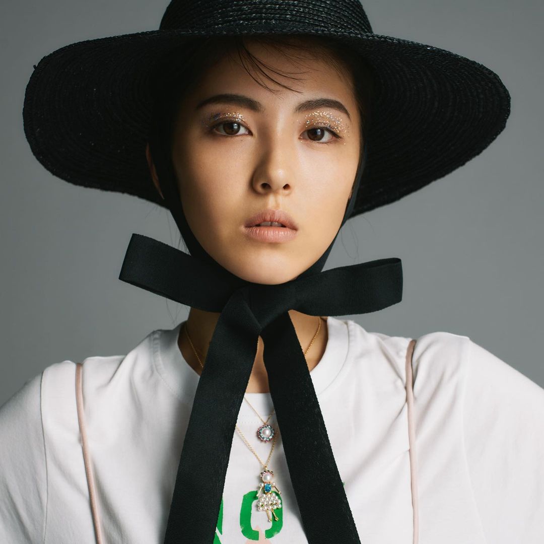 心が通う瞬間に 浜辺美波と見つけたピュアな絆 お茶目なミニブタ そして最愛のジュエリーを相棒に 女優 浜辺美波が表現するのは わたし と 世界 とのつながり Magmoe 心が通う瞬間に 浜辺美波と見つけたピュアな絆 お茶目なミニブタ そして最愛のジュエリーを相棒に 女優 浜辺美波が表現するのは わたし と 世界 とのつながり Magmoe
