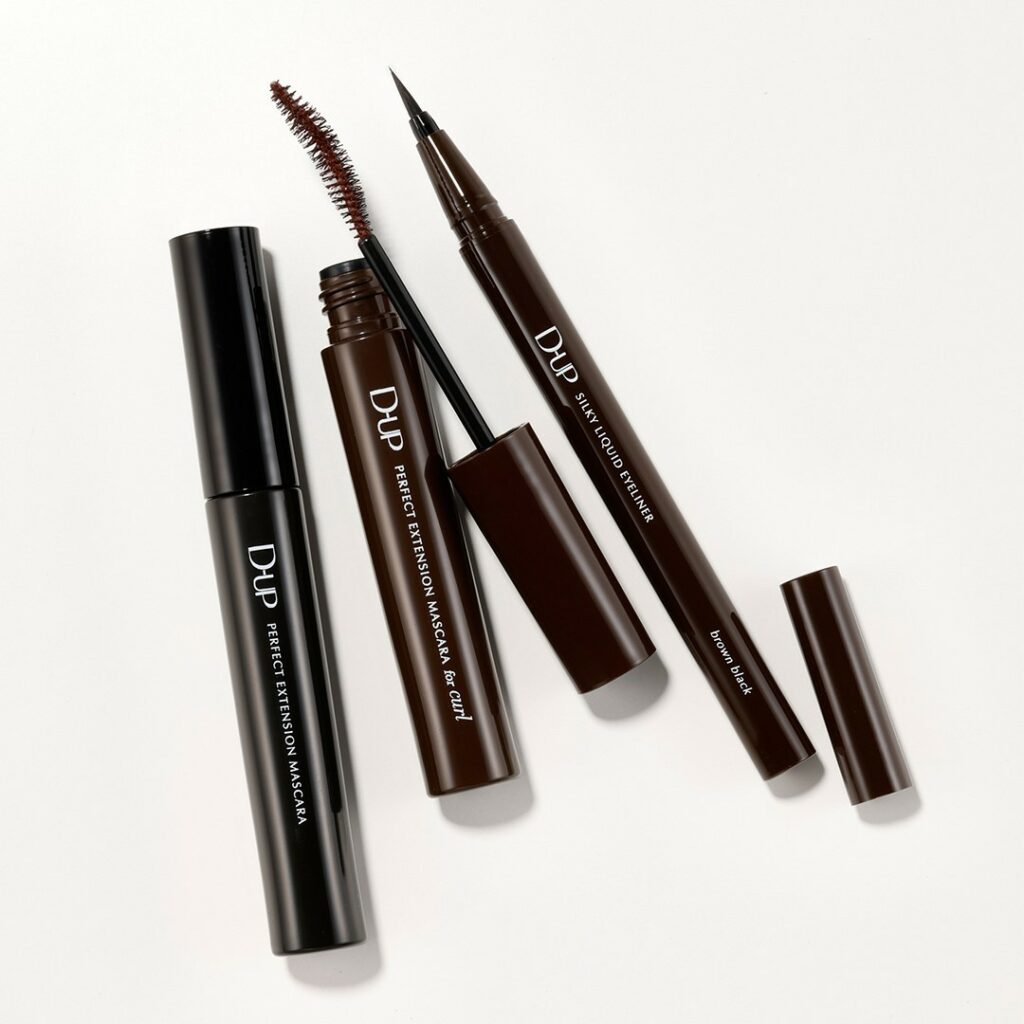 マスク生活によって﻿
印象を大きく左右する目もと
ベスコス受賞のディーアップのマスカラなら、
思い通りの仕上がりで美人度もアップ
﻿
ふんわりカールで