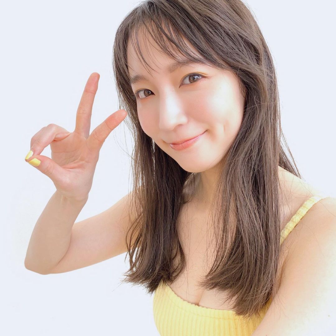 吉岡里帆さんの初表紙撮影舞台裏シリーズラストは 吉岡さんが一番お気に入り とおっしゃってたメイクのオフショットです ヘアメイク北原果さんの イエローとオレンジの Magmoe 吉岡里帆さんの初表紙撮影舞台裏シリーズラストは 吉岡さんが一番お気に入り とおっしゃってたメイクのオフショットです ヘアメイク北原果さんの イエローとオレンジの Magmoe