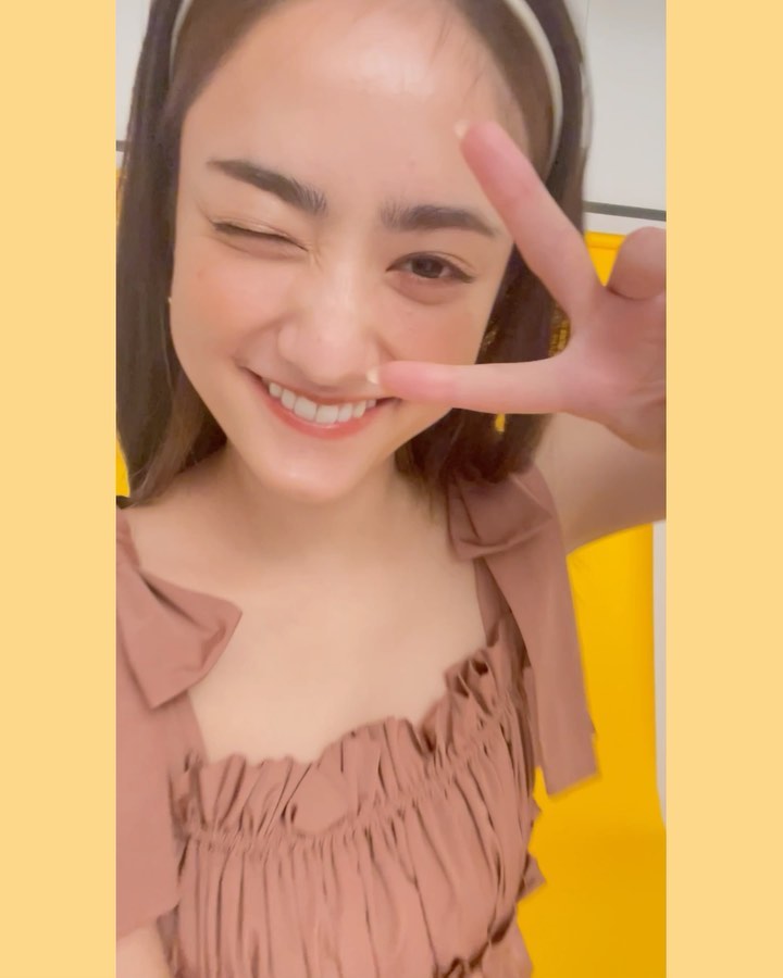Vivi7月号 盛れちゃうサマーメイク 企画から まりあの可愛いオフショット動画をお届け 今回のまりあは ココアリップで 大人モードに仕上げた夏 ブラウンメイク Magmoe