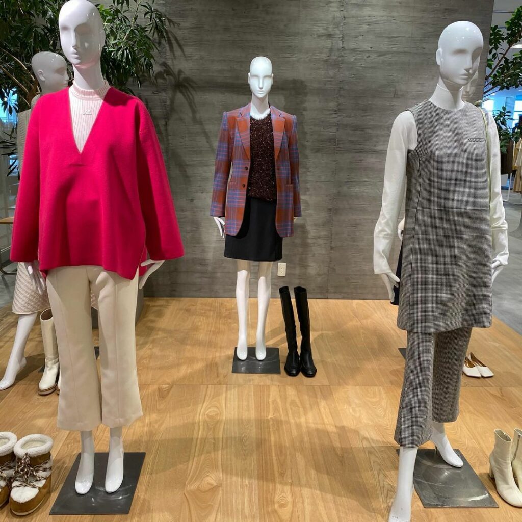 〜チームOggiの展示会レポ〜
本日は、エストネーション @estnation_jp に行ってきました 気分が高まるようなチアフルカラーのニット、デザインが効い