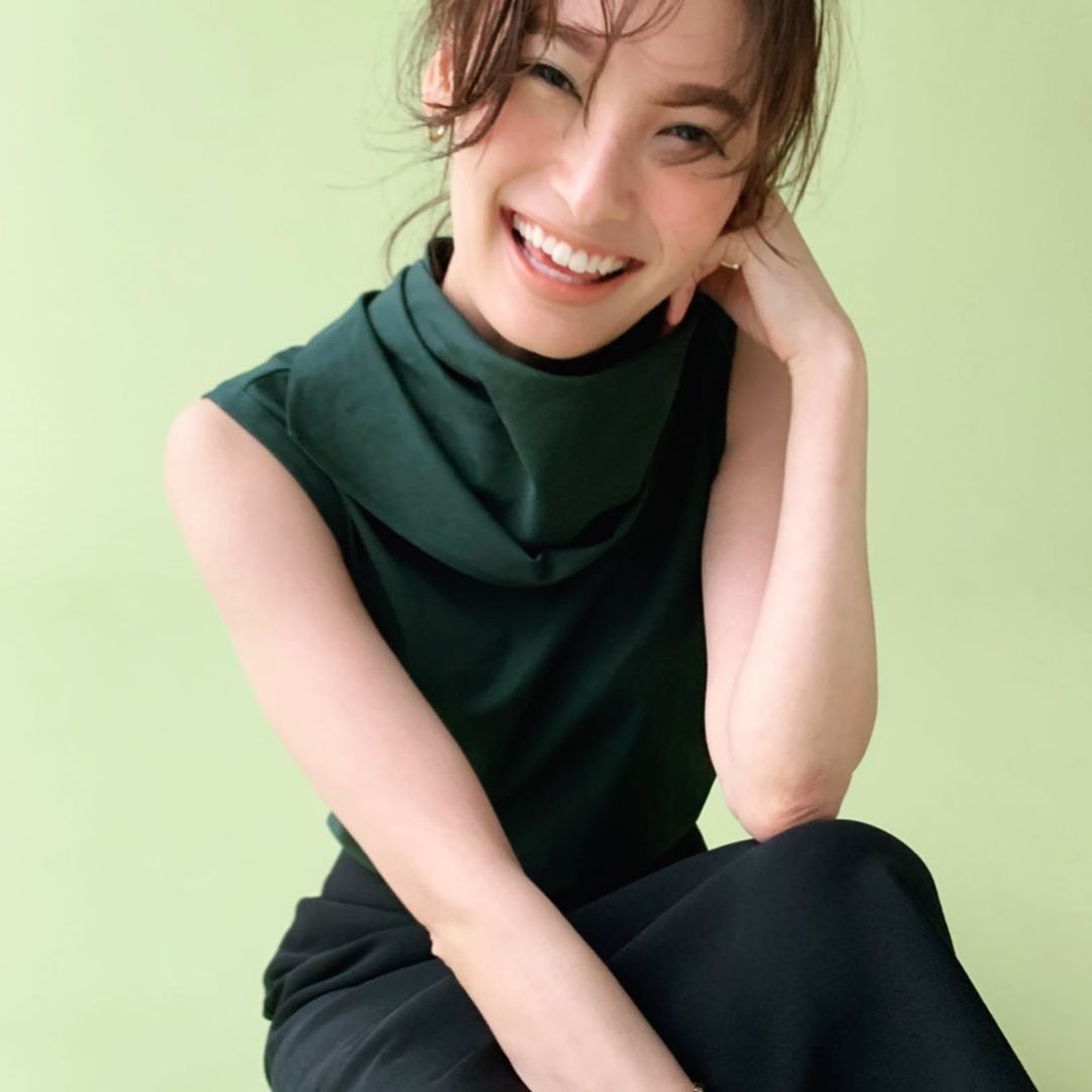 大政絢 グリーン Baila6月号では 心までポジティブに染める色の力をファッション で表現 フレッシュさと大人らしさが同居するグリーンをまとった 大政 Magmoe 大政絢 グリーン Baila6月号では 心までポジティブに染める色の力をファッション で表現 フレッシュさと大人らしさが同居するグリーンをまとった 大政 Magmoe