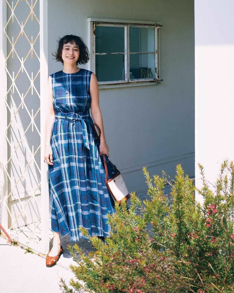 #LEE7月号 PICKUPコーデ ☆彡.。.:*・

【大人の体を美しく見せる「腰高ワンピ」】

高めのウエストマークで脚長に。リネンの風合いも肌に心地いい