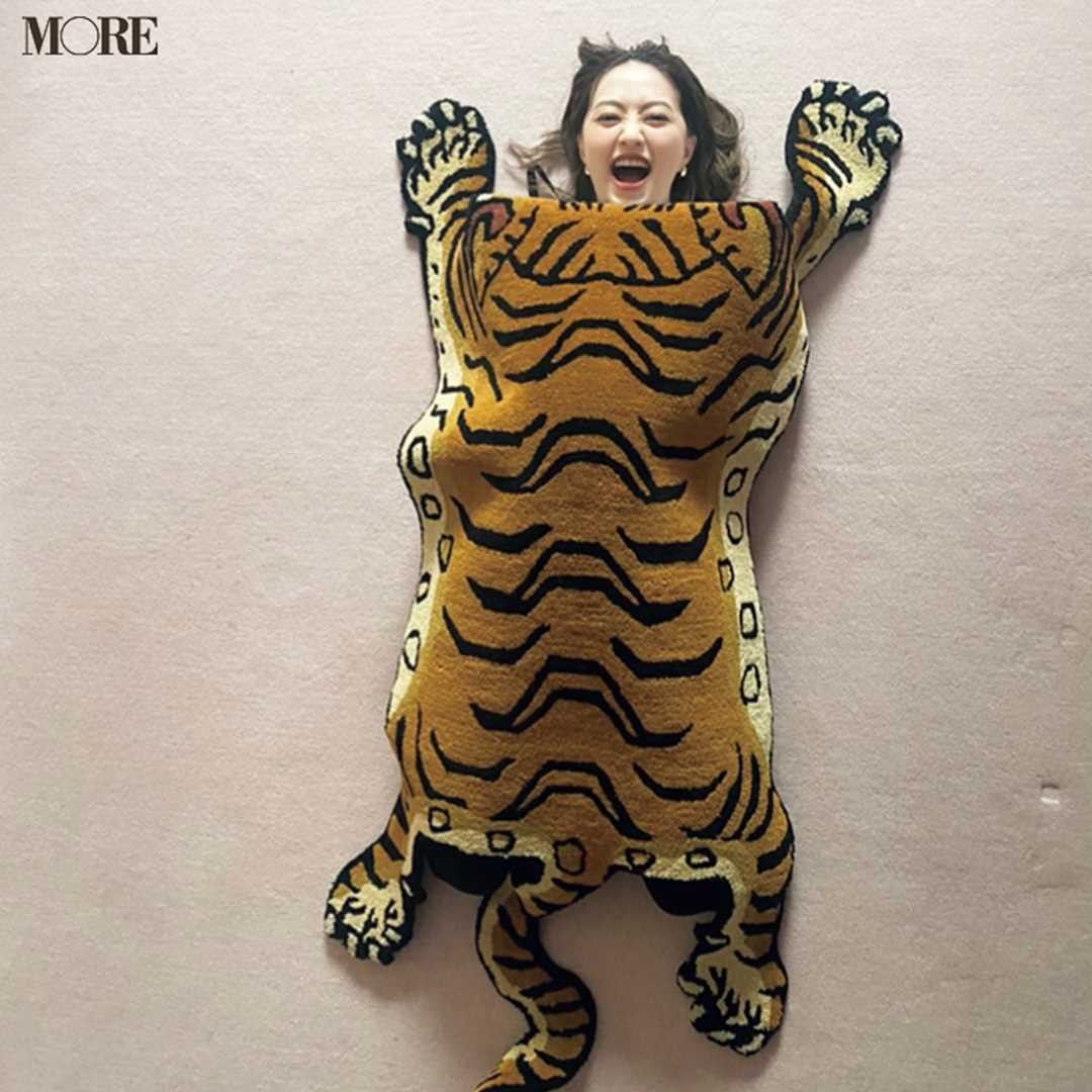逢沢りながトラになっちゃった More7月号オフショット 衝撃の写真 笑 りな トラになりました 敷物から手足が出ないように 頑張って縮こまっている Magmoe 逢沢りながトラになっちゃった More7月号オフショット 衝撃の写真 笑 りな トラになりました 敷物から手足が出ないように 頑張って縮こまっている Magmoe