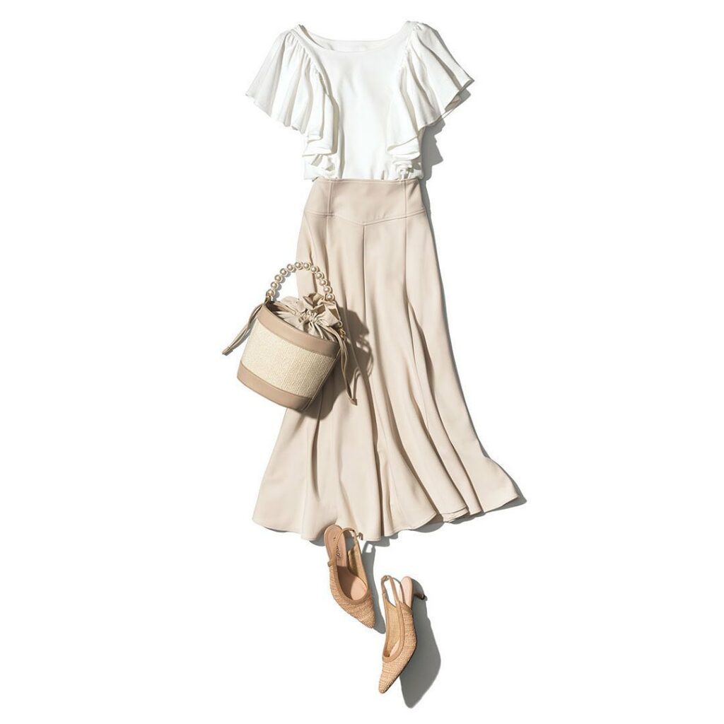 6月8日《毎日レディコーデ》

火曜日の今日は落ち着いた天気の予報せっかくなら、雨の日には着づらいお洋服の色を選んでみては？汚れを気にせず、好きなコーデで1日を