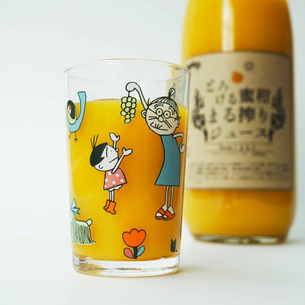 びっくりするくらいトロッとしてるんです。
衝撃の濃い口ストレート！蜜柑の木から直行便。
今日の熊本出身のスタッフからの差し入れは、「とろける蜜柑まる搾りジュース