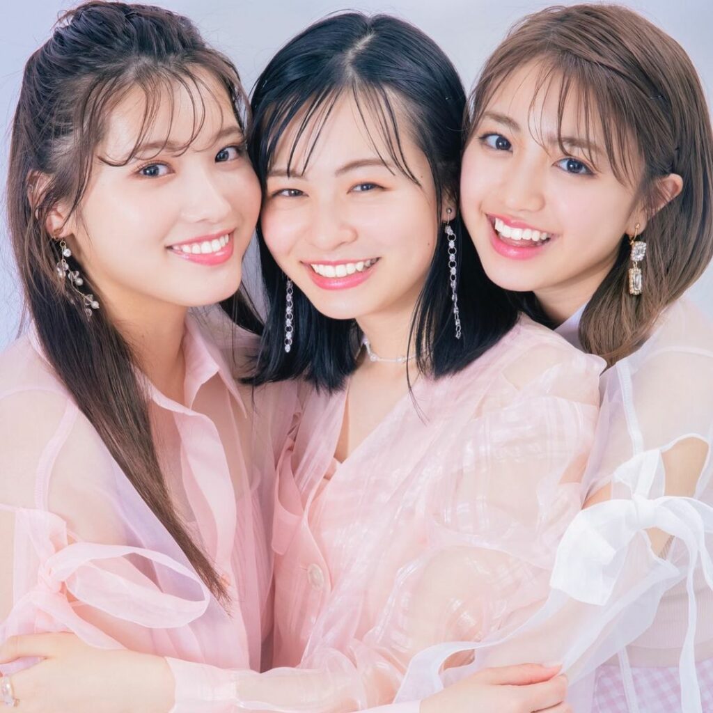 Popteen7月号の付録は、リコリコとアリカのポスターだよ

これは裏面のアリカのアザーカット

表面はリコリコ卒業企画のカットだよ

POP最後のリコリコ＆