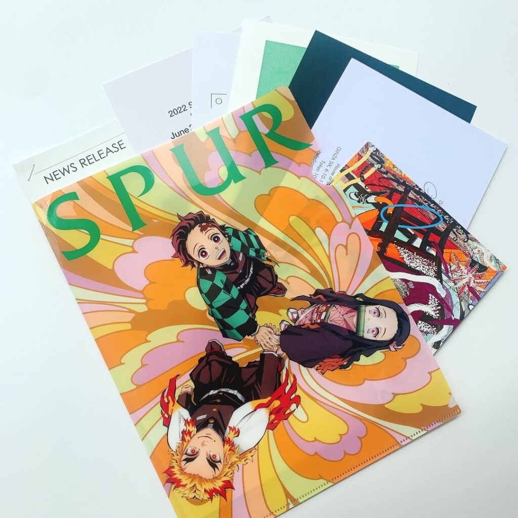 【エディターはクリアファイルを全うする】
#SPUR8月号 の特別付録でこの3人に会えるなんて！と感動していますしかもなんだかんだで毎日使うクリアファイルになっ